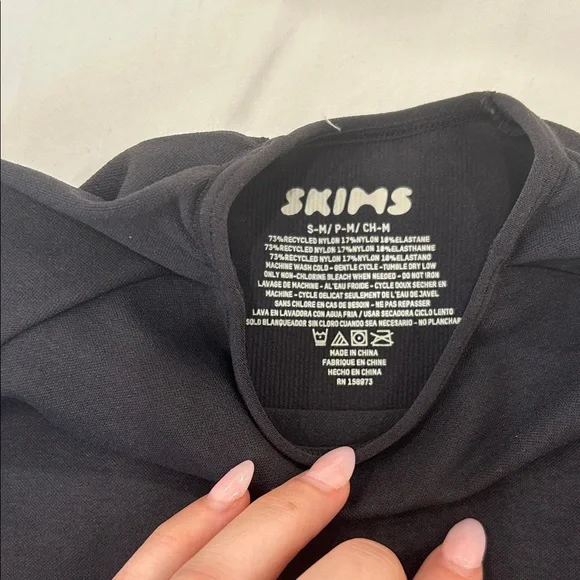 SKIMS Contour Nylon T-shirt - Picture 4 of 4